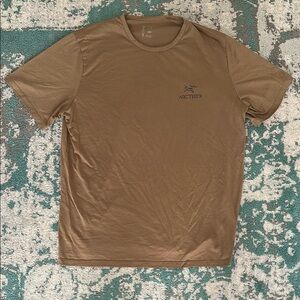 Arc'teryx Brown Short Sleeve Tee for hiking or all around. Gf base layer!